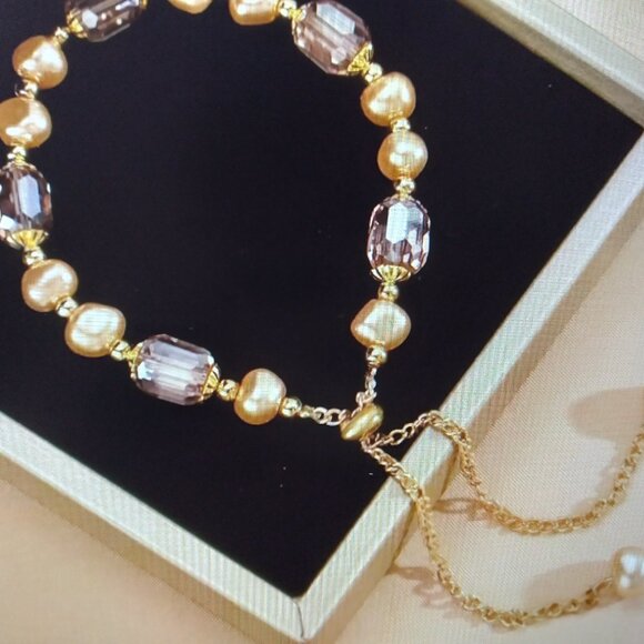 Elegant Bracelet, Luxury Design, Made in Europe and free gold gift bag - Picture 1 of 3